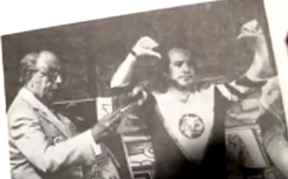 José Ramón Fernández con la playera del América en una colecta por San Juanico en el año 1984. (Foto: José Ramón Fernández)