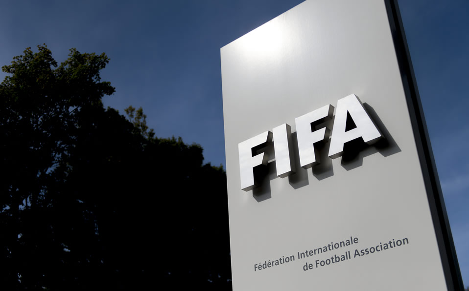 La FIFA espera la respuesta de la International Football Association Board. (Foto: AFP)