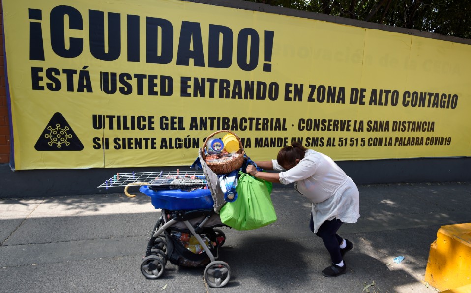 Una forma de ayudar a personas en riesgo durante la cuarentena. Foto: AFP