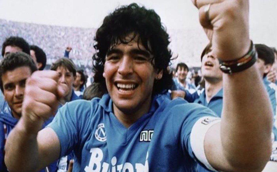 Maradona se hizo leyenda con el Napoli. Foto: AFP