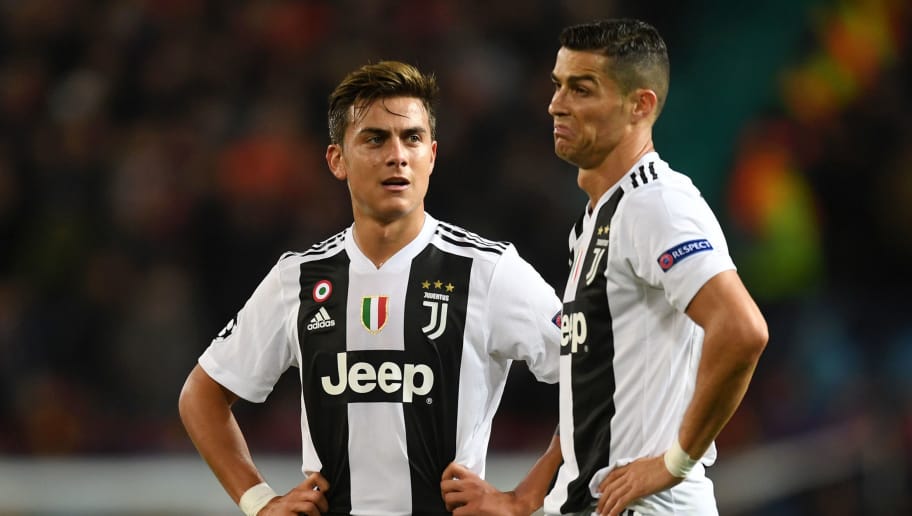 Dybala y Ronaldo en partido de la Juventus.