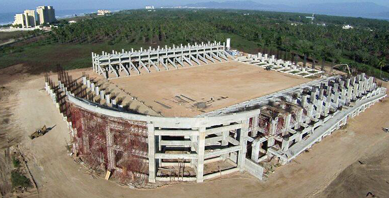 La obra del Estadio de Acapulco inició en 2012, pero dos años después fue abandonada.