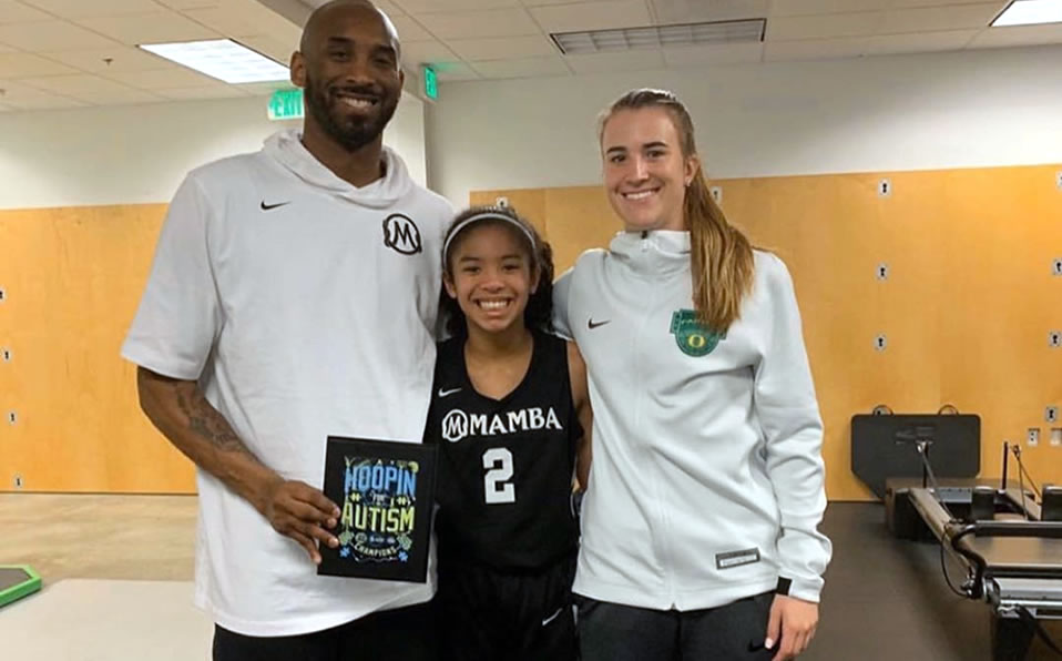 Kobe, Gianna Bryant y Sabrina Ionescu durante un campo de entrenamientos. (@Sabrina_i)