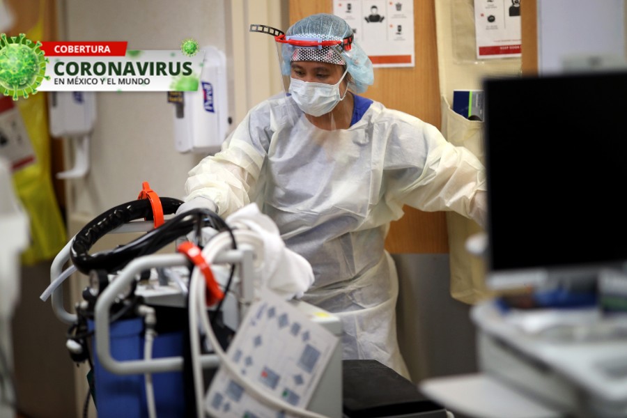 Los médicos siguen ayudando a los pacientes de COVID-19 en Estados Unidos. FOTO: AFP.