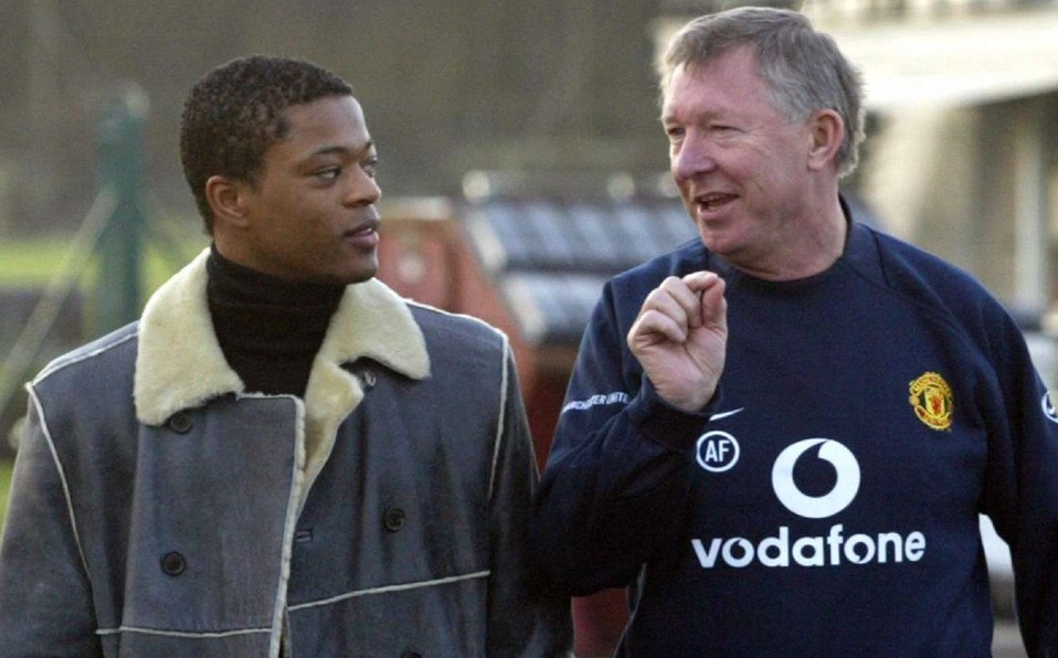 Evra bajo las órdenes de Alex Ferguson. (@goal)