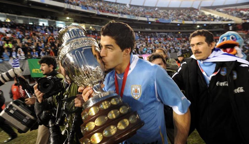 Para entonces, Suárez ya era un referente de su Selección, donde ganó la Copa América de 2011 en Argentina (FOTOS: Twitter)