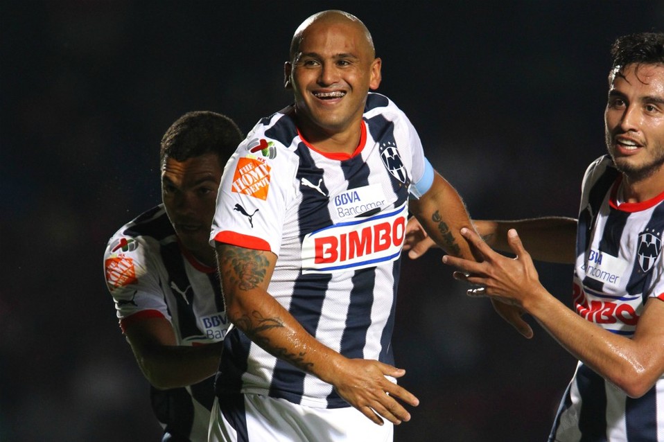Humberto Suazo | El chileno es uno de los máximos romperredes del futbol mexicano.