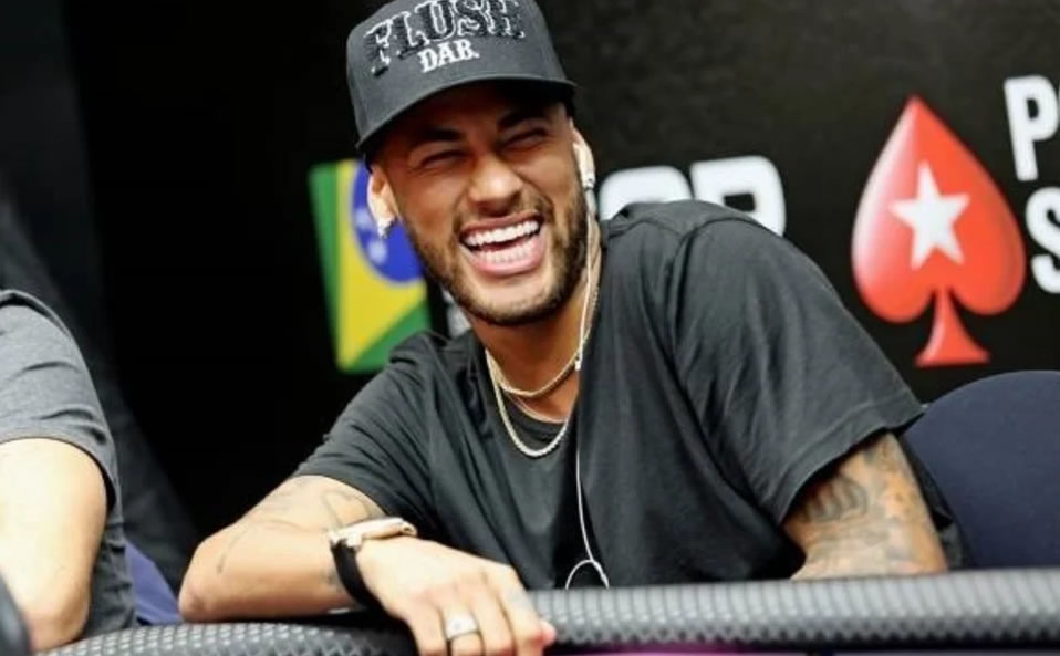 Es bien sabido que Ney es un amante del póker. (AP)