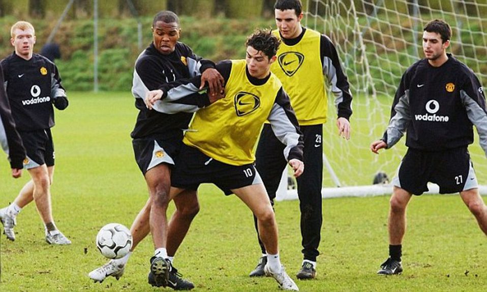 Entrenamiento del United con un joven e inexperto Cristiano Ronaldo.