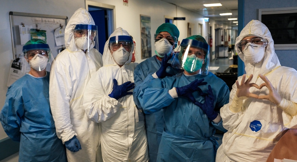 Los médicos italianos que arriesgan su vida a diario son los verdaderos cracks de la actualidad.