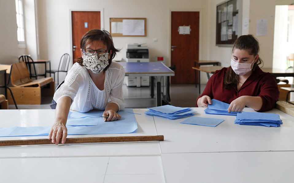 En Europa siguen luchando por aplanar la curva de contagios (AFP)