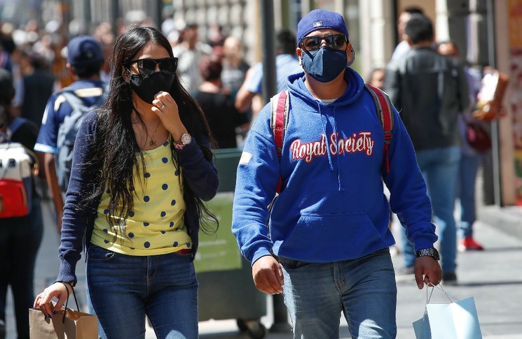 La población debe seguir acatando as medidas preventivas en esta Fase 3. (Foto: La Jornada)