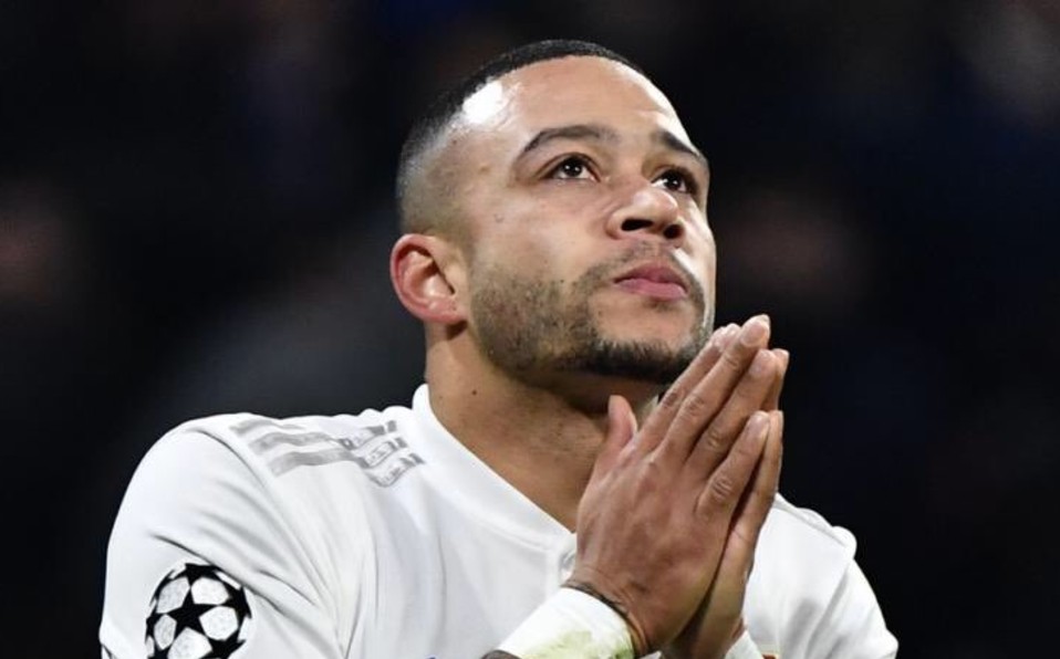 Depay sufrió una lesión de ligamentos en diciembre del 2019. (Twitter)