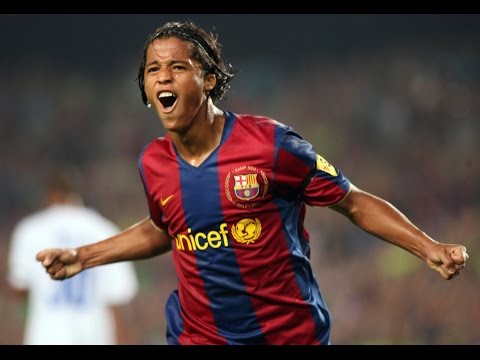 Debutó a nivel profesional con el Barcelona donde era una joven promesa.