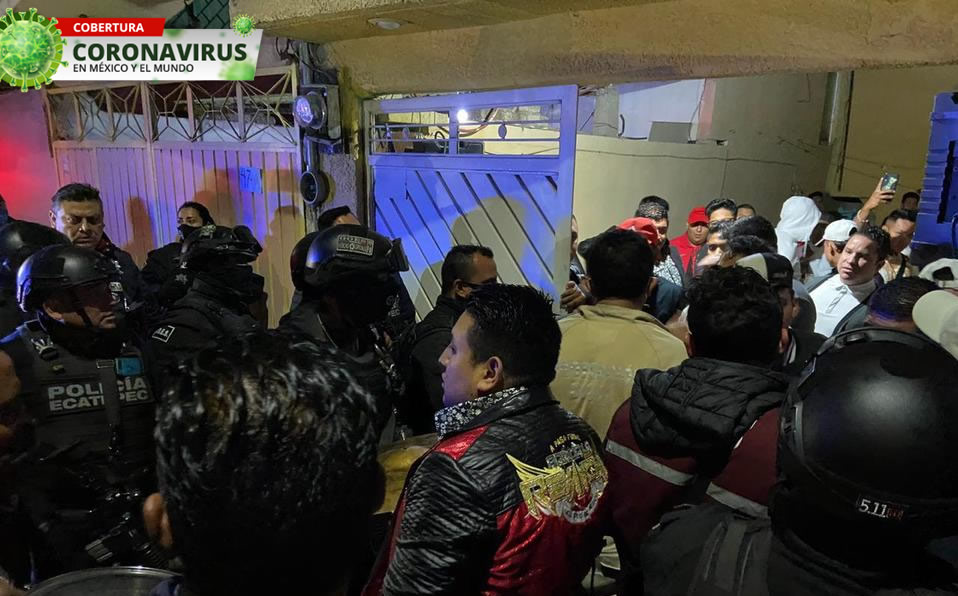 Las personas se negaron en un primer momento a desalojar el inmueble. (Foto: Especial)