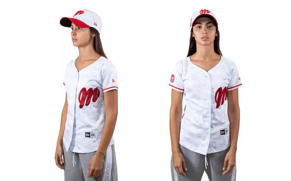 La colección también cuenta con un jersey blanco camuflado.