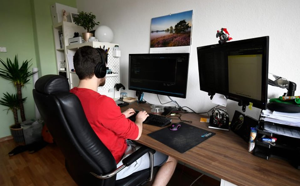 Solo el 25 por ciento aceptaría seguir trabajando desde casa.  (Foto: AFP)