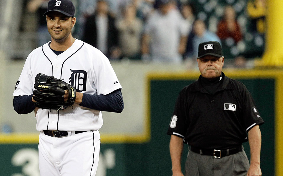 Galarraga sonríe incrédulo después de perder el perfecto. (Foto: AP)