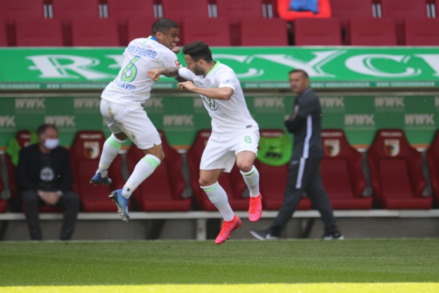 Así fue el curioso festejo de los jugadores del Wolsburg, en su victoria a domicilio 2-1 ante Augsburgo. (Bundesliga)
