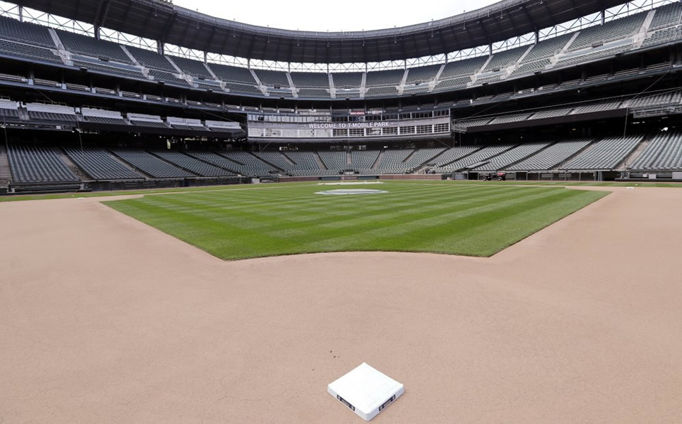 Los equipos jugarían en sus parques sin aficionados. (Foto: AP)