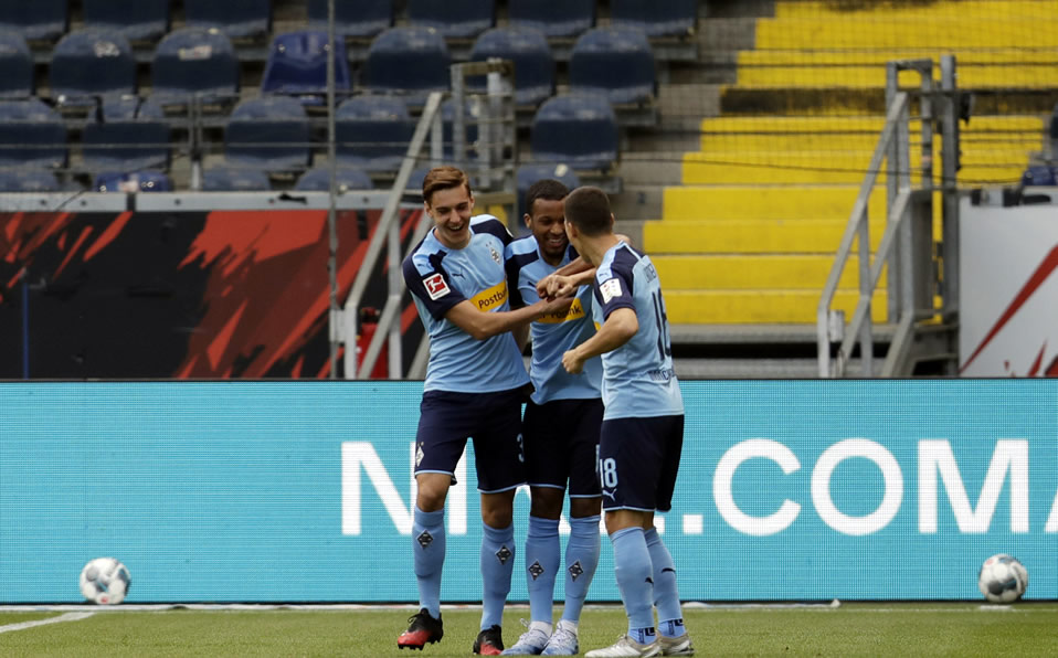 El francés Alassane Pléa celebra el 1-0. (Foto: AFP)