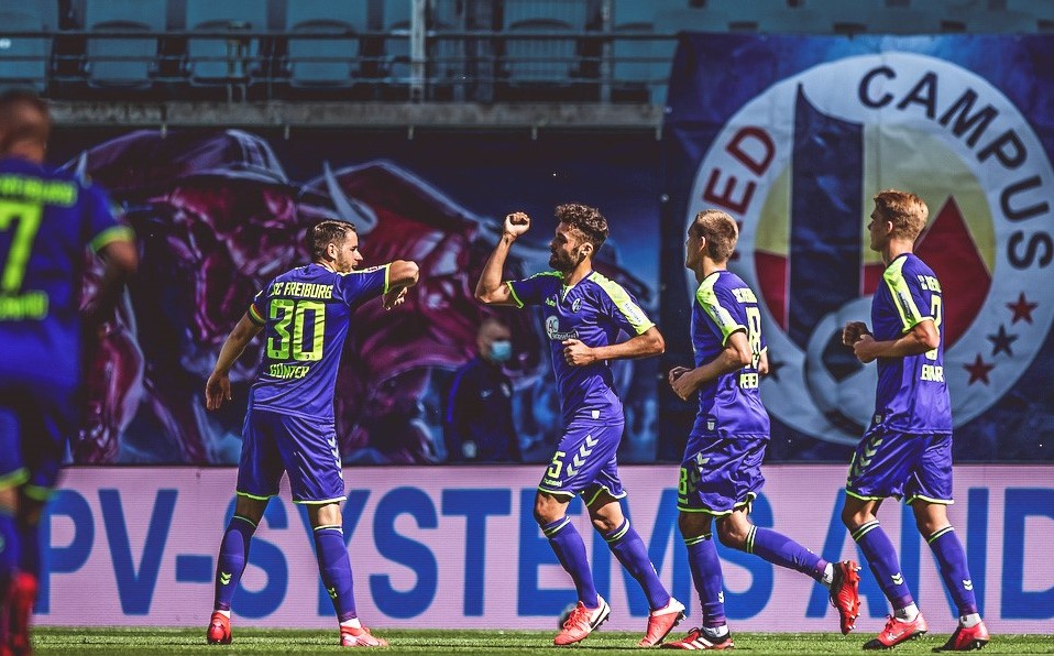 Freiburg celebrando el gol ante el Leipzig. (@Bundesliga)