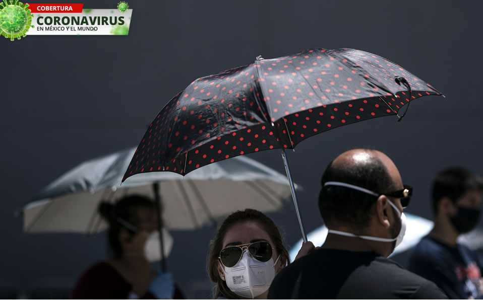 México alcanzó a China en número de fallecidos. (AFP)