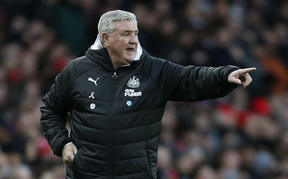 Steve Bruce teme más a las lesiones de sus jugadores (AFP)