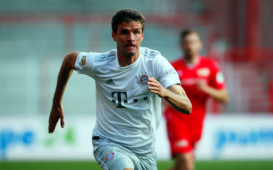 Thomas Müller durante el duelo de la Jornada 26 de la Bundesliga. (Foto: AFP)