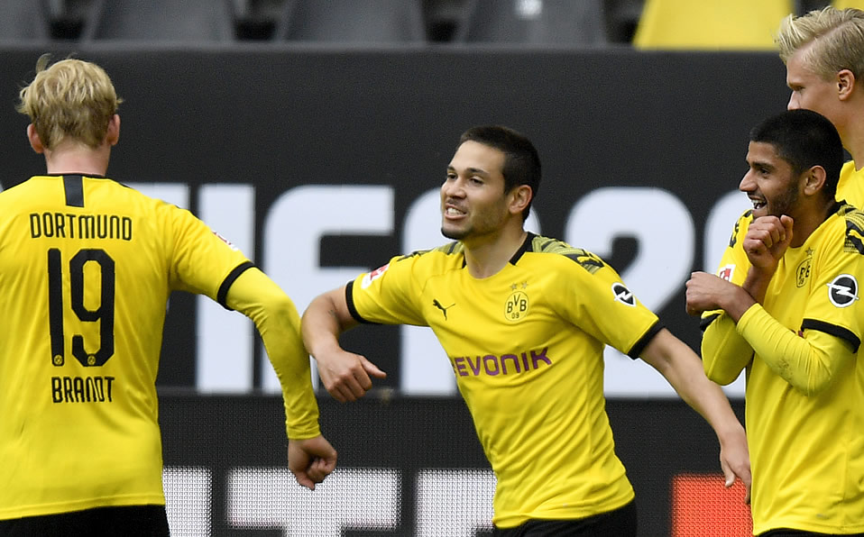 Los jugadores del Dortmund celebran un gol. (Foto: AFP)