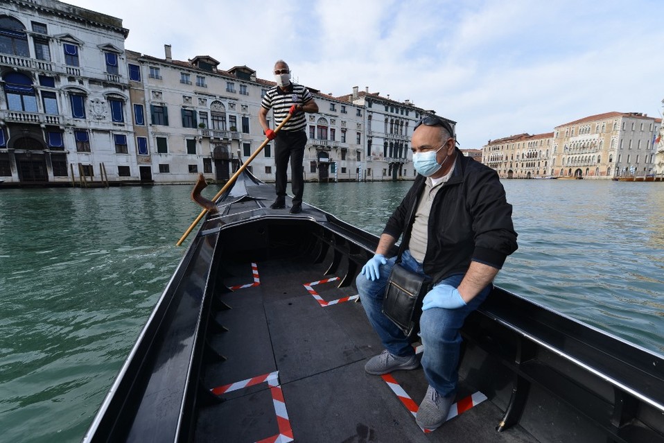 Los gondoleros trabajan a la mitad de su capacidad y sin turismo. (Foto: AFP)