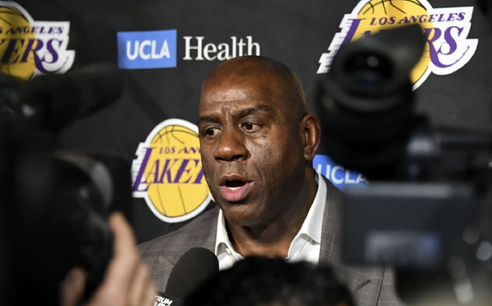 Magic Johnson es una leyenda de los Lakers que jugó en el Dream Team. (Reuters)