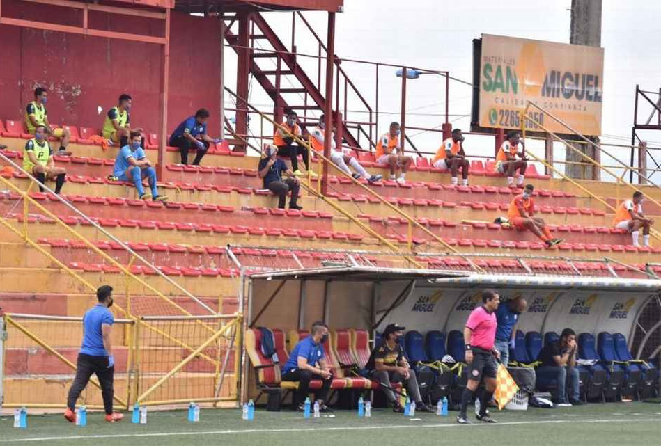 Volvió el futbol a Costa Rica, primera Liga latina que reanuda