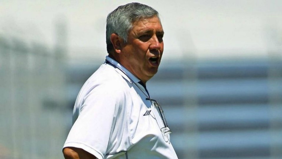 Carlos Jara | Mediocampista | Arribó en la recta final de los 70, pero alcanzó a ser bicampeón con el equipo.
