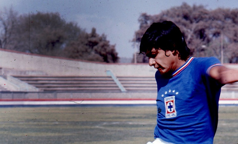 Fernando Bustos | Mediocampista | Perteneció a la generación que logró el ascenso en los 60, también fue seis veces campeón de liga.