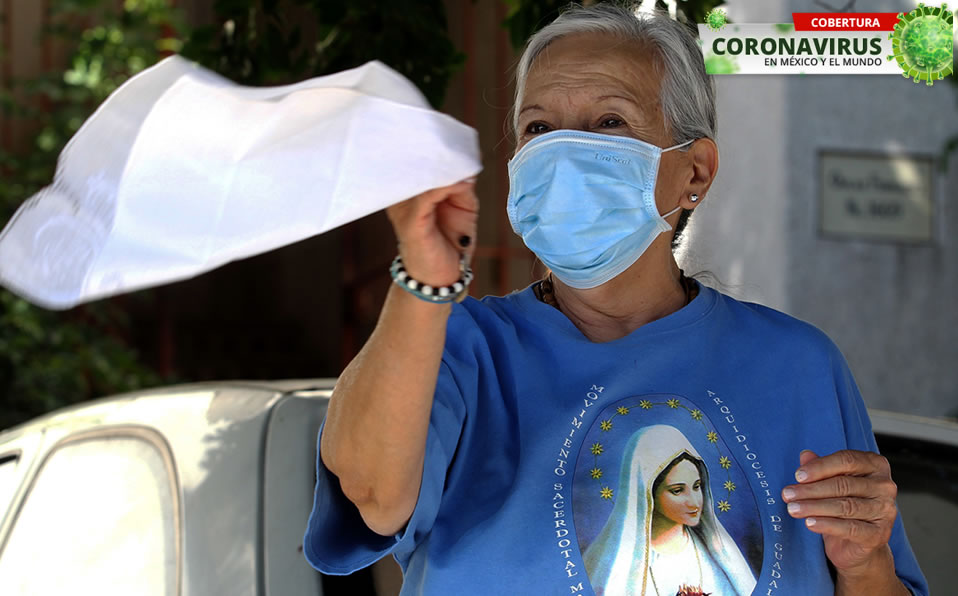 La fe es lo último que se pierde entre los mexicanos ante la pandemia. (AFP)