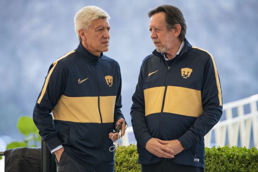 Chucho Ramírez y Leopoldo Silva, en las instalaciones felinas. FOTO: Mexsport.