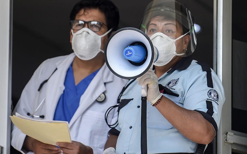 En México sigue a la alza el número de muertos. (AFP)