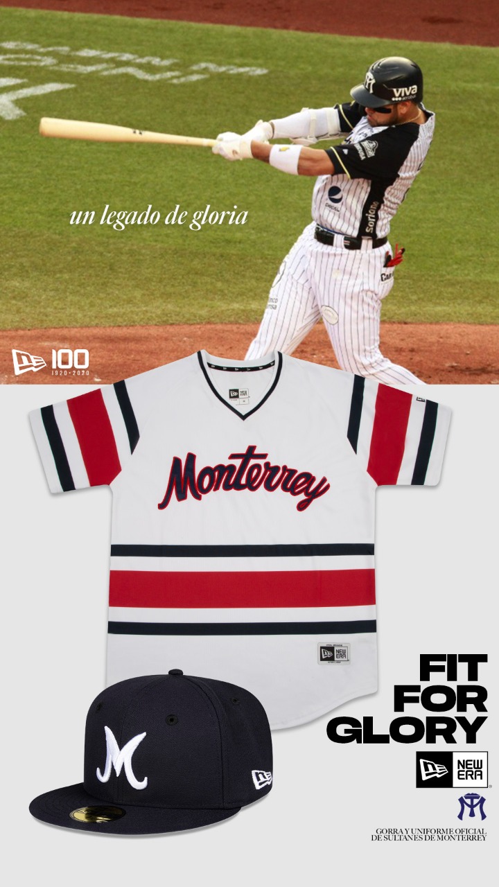 Jersey blanca con rayas rojas y azules. Gorra negra