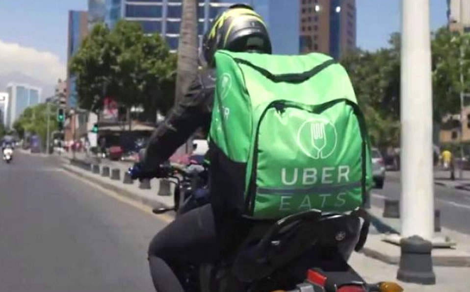 Los repartidores de Uber eat se han visto beneficiados en cuanto a la demanda de pedidos debido a la pandemia.