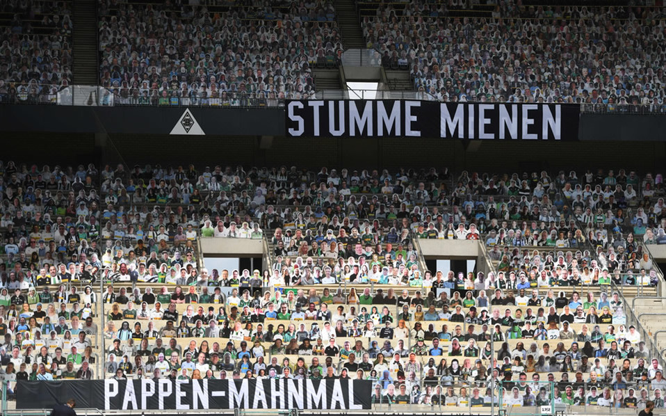 El cuadro alemán no quiso dejar afuera a sus hinchas en su primer juego de local tras el regreso de la Bundesliga (FOTO: AFP)