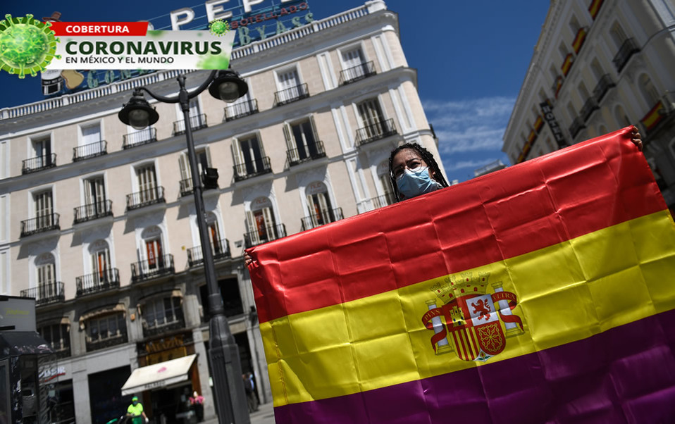 España anuncia reapertura fronteras; miles protestan contra gobierno (FOTO: AFP)