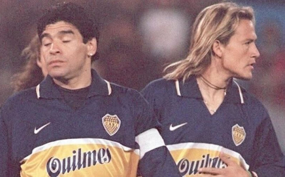 Luis Hernández y Diego Maradona coincidieron en Boca Juniors (AFP)