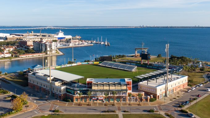 El estadio tiene una gran vista a la bahía. (Foto: @BlueWahoosBBall)