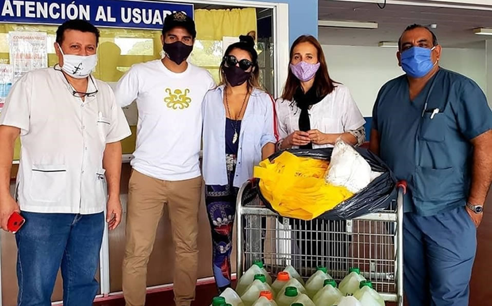 El Pulpo se tomó fotos con empleados del lugar (Especial)