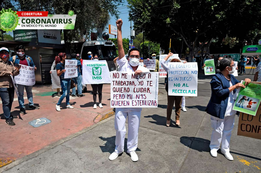 Peronal médico denuncia reutilización de insumos. (Foto: AFP)