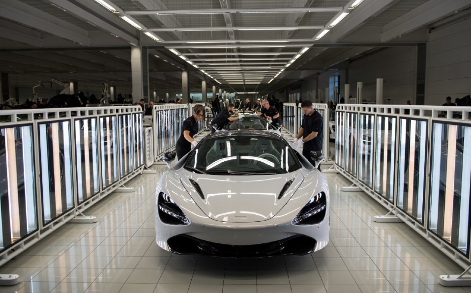 Un 25% de la plantilla total de McLaren ha sido despedida por la crisis ante la pandemia del coronavirus. Foto: AFP