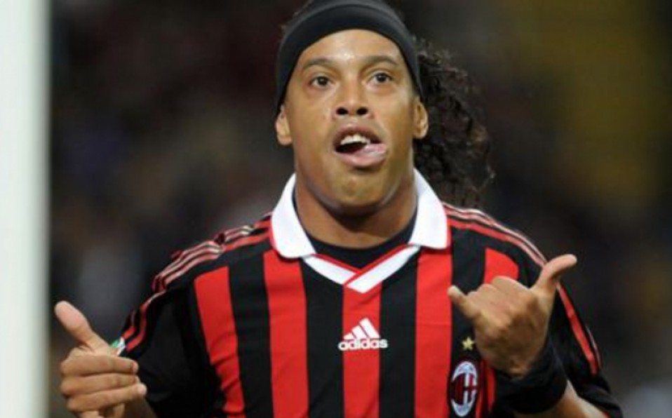 Ronaldinho enfrentó en un par de ocasiones a Álvarez en Italia. (Twitter)