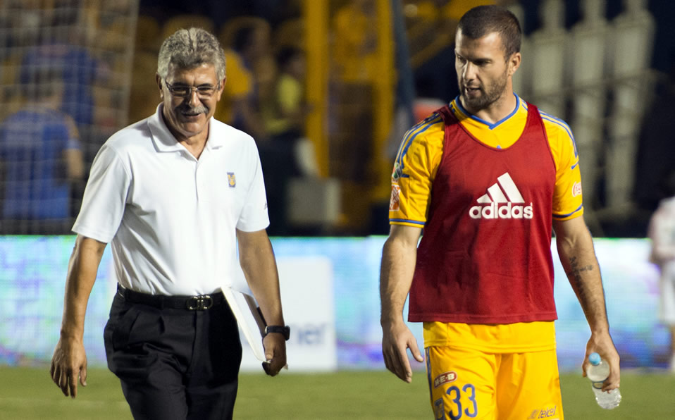 Ferretti y Villa previo al partido contra Santos de la Jornada 11 del Apertura 2014. (Foto: Mexsport)