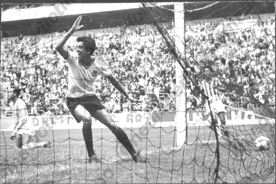 Alberto jugaba para las Chivas, y antes de la lesión ya tenía ofertas en Europa. (Fototeca Milenio)